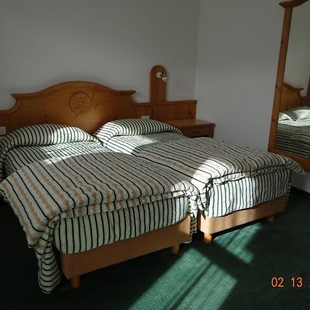 Hotel Mondeval Сельва-ди-Кадоре Экстерьер фото